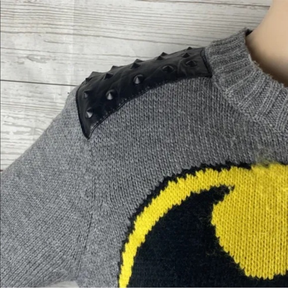 Forever 21 Batman Sweater - Picture 3 of 12